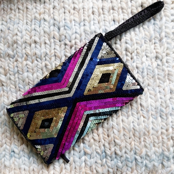 Geometric Sequin Wristlet/Clutch - Picture 6 of 8